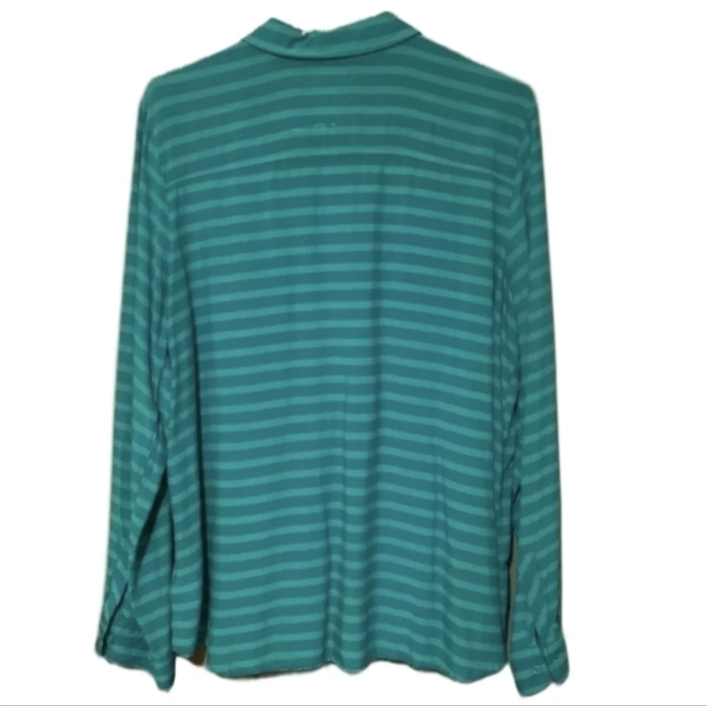 Old Navy Striped Green On Green Button-Down Shirt Relaxed Fit Womens XLarge - Picture 3 of 8
